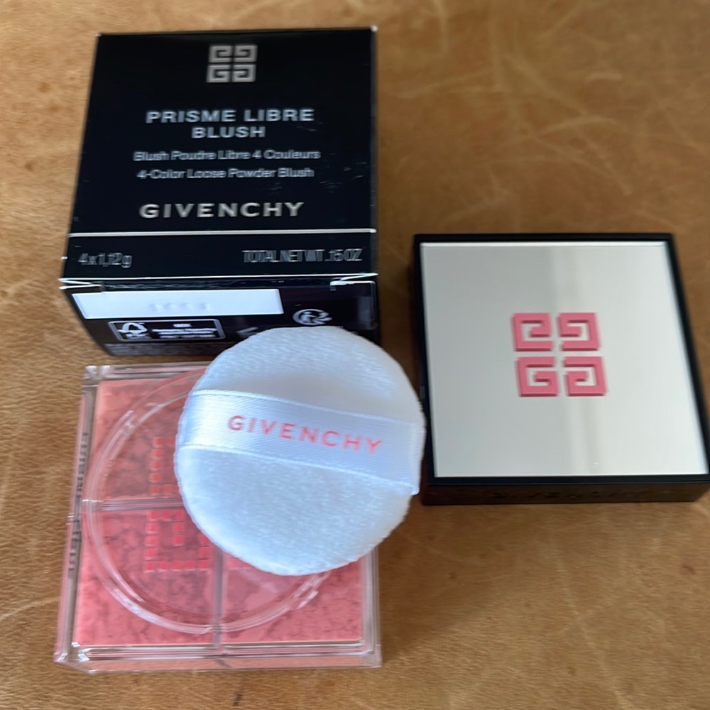 Givenchy PRISME LIBRE BLUSH.# 3 Voile Corail. New.